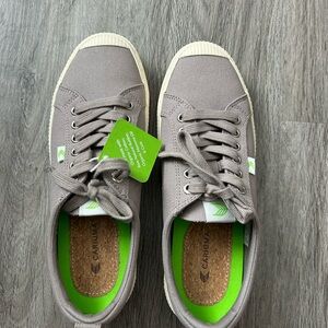 Cariuma Mystic Gray Canvas Sneakers. Mens 9 Women’s 10.5 NWT